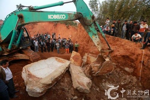 考古遭遇挖掘机