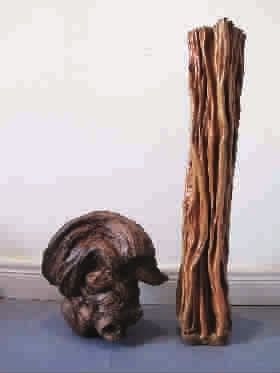 木头的刺猬爬树