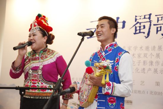 彝族原生态歌手阿朵故烈、非明荣对唱