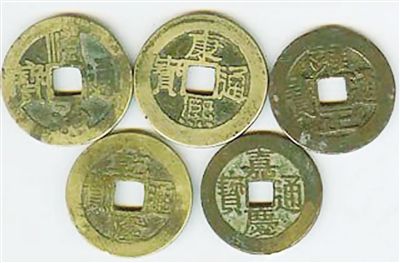 张超小时候就收藏的钱币