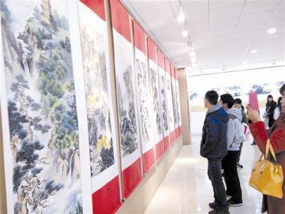 图为：画展现场