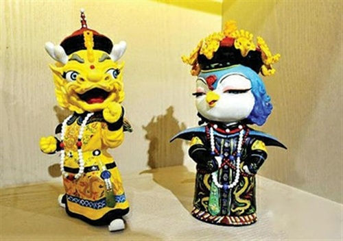 故宫博物院的龙凤吉祥物“壮壮”和“美美”。