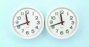 1996年去世的菲利克斯·冈萨雷斯-托雷斯创作的最具有代表性的作品是《无题（完美的情人）》（1991）