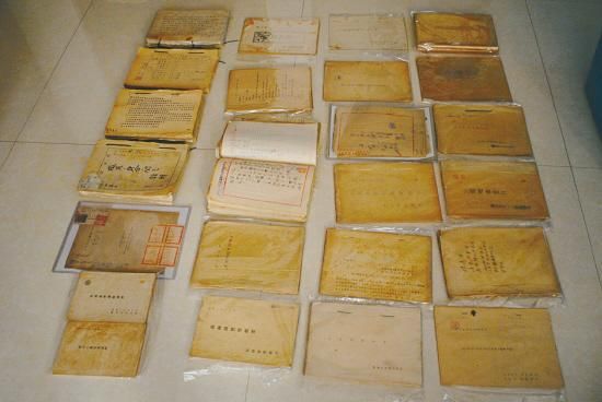 部分日军侵华的秘密文件资料。记者 崔俊国 摄影