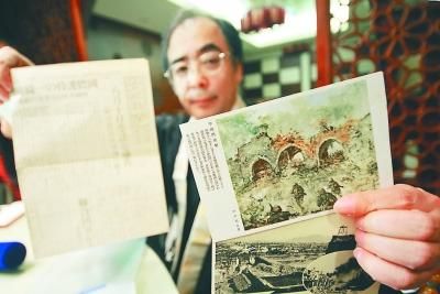 大东仁先生展示新收集到的南京大屠杀史料。