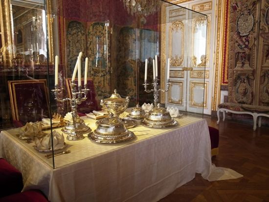法国凡尔赛宫路易十四的餐桌