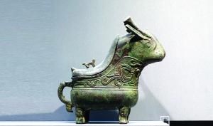 西周时期凤鸟纹牺觥。