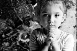 7岁小神童1幅画卖5万美元 2岁时曾举办画展