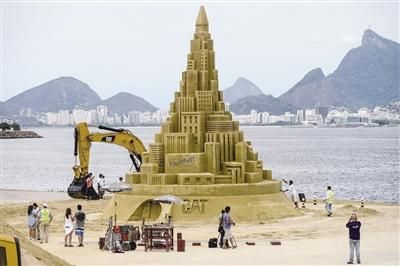 美艺术家制作12米高沙雕城堡 将挑战世界纪录