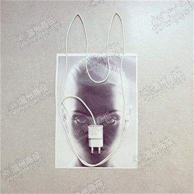 充电器一秒钟变兔女郎。