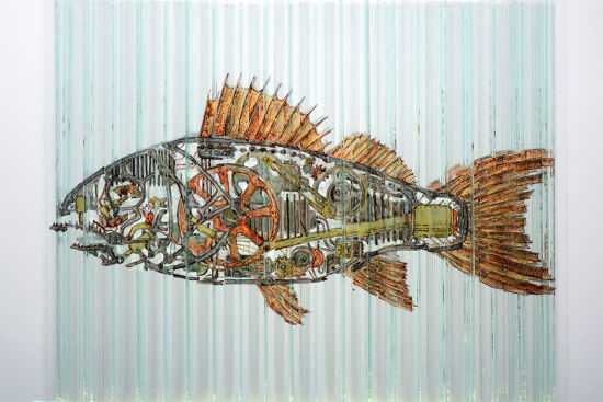 飞鸟与鱼的若即若离：艺术家手绘的玻璃装置艺术