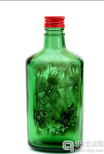 Jim Dingilian用烟雾在瓶子里作画