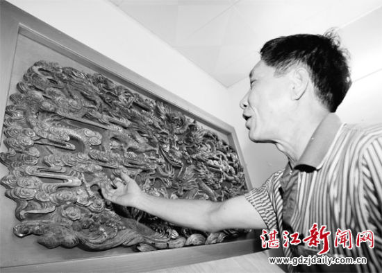 四爪九龙戏珠木雕壁挂