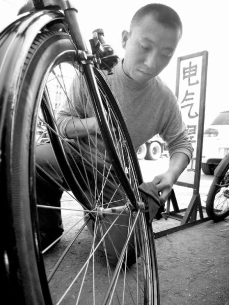 沈阳小伙想办古董自行车展