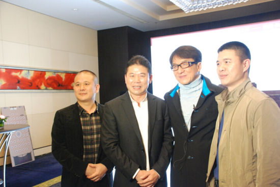 成龙60周岁生日慈善晚宴·成龙大哥与黄氏三兄弟亲切合影 