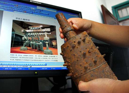 　2014年8月21日，施秉县文物局工作人员通过网络将出土的疑是编钟与曾侯乙墓编钟比对，其筑造风格与曾侯乙墓编钟类似。
