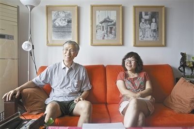 钢笔画画家贾一凡和武金生（右）觉得，在他们的创作背后，是解不开的“老北京”情结。新京报记者 周岗峰