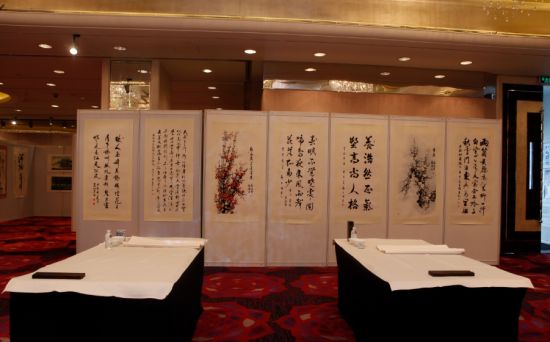 “中国梦，上海情”将军书画展览现场