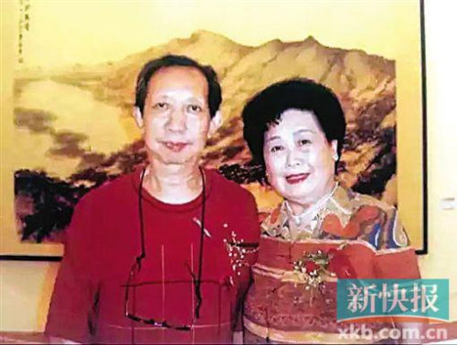 　　1960年，傅抱石(左一)与傅小石(右一)