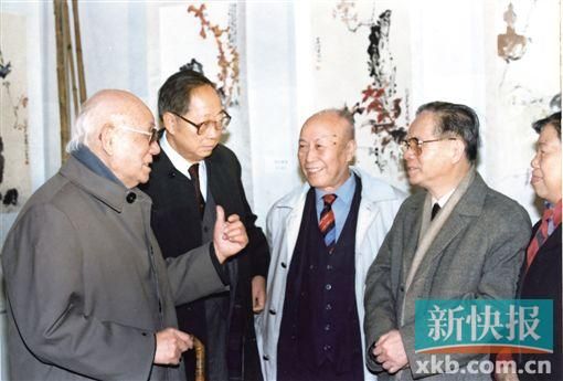 李可染和杨善深、黎雄才、关山月(从左至右)(广东省中国画学会供图)