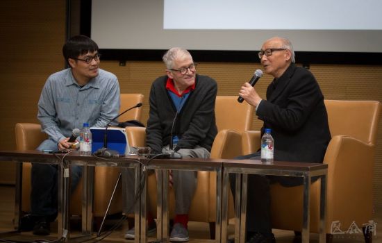 大卫·霍克尼（David Hockney）（中）、邵大箴（右）在《我的观看》讲座现场