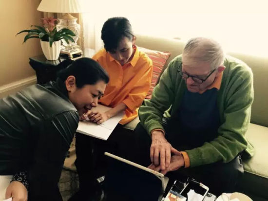 专访中的大卫·霍克尼