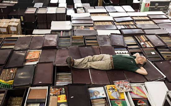 世界最大黑胶唱片收藏家拥有600万张唱片