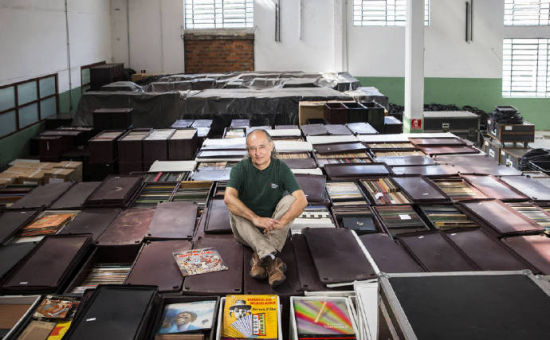世界最大黑胶唱片收藏家拥有600万张唱片