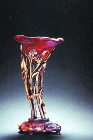 犀角雕一把莲杯