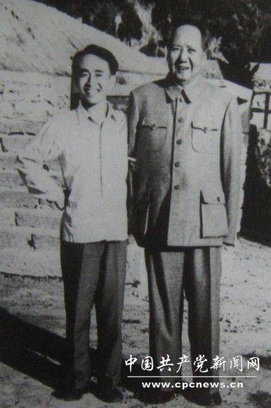 1961年，吕厚民与毛主席在庐山合影。