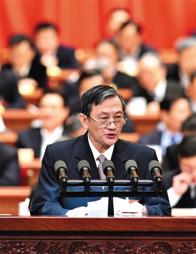 昨日，全国政协十二届三次会议第二场大会发言中，全国政协委员吴江作发言。新华社发