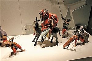 张玉亭的彩塑作品《钟馗嫁妹》系列。