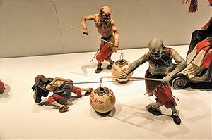 张玉亭的彩塑作品《钟馗嫁妹》系列。