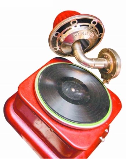何文收藏的古董留声机