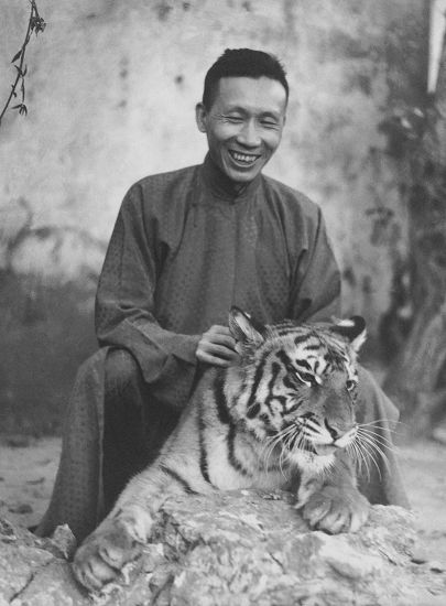马公愚曾骑在张大千在苏州网师园畜养的幼虎上。