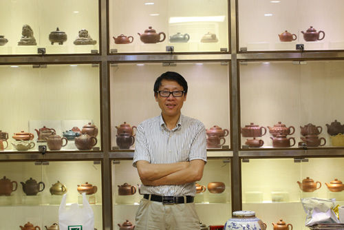 图：张明强和紫砂壶打了一辈子交道”