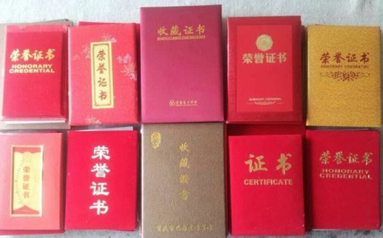 陈有杰：情系巴渝访校园，捐书赠画马年忙