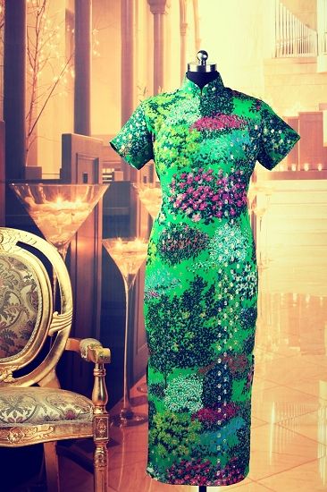 翠绿撒花嵌金旗袍，原属严幼韵