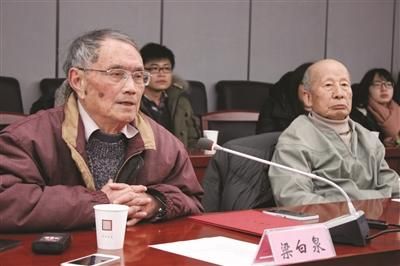 梁白泉(左)与蒋赞初。