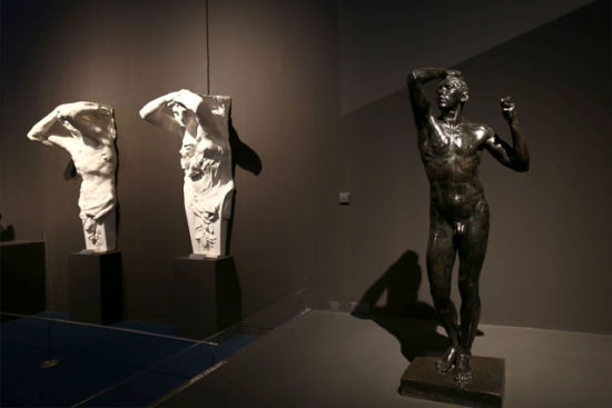 《青铜时代》对于罗丹而言其实是至关重要的一件作品，因为这里面总结了他对文艺复兴时期雕塑艺术的研究成果