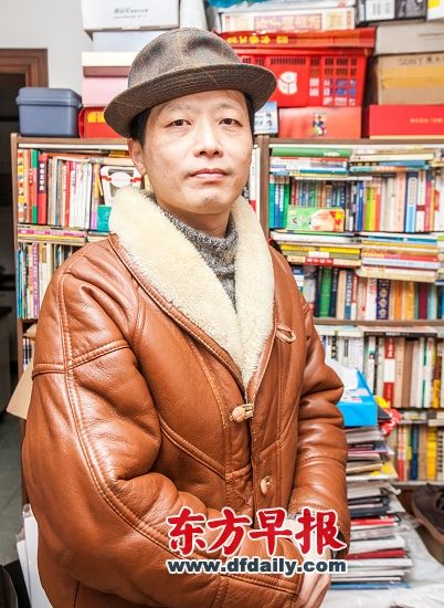 沈原一　  　画家沈逸千之孙，收藏祖父沈逸千的绘画、摄影作品以及一些史料性的资料。　　本版图片 沈震宇