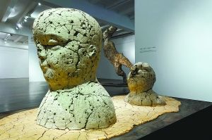 《金汤》 120cm×193cm×86cm 综合材料 2012