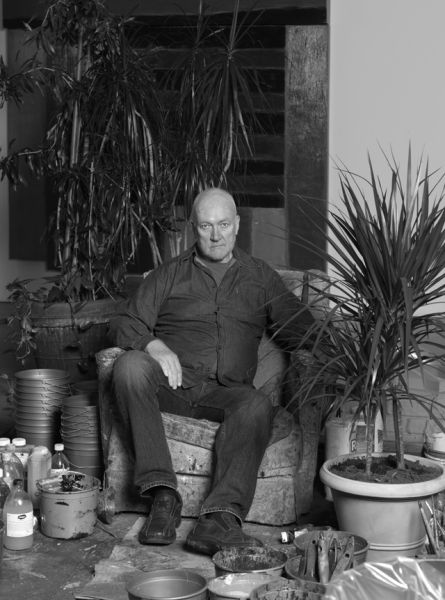 肖恩·斯库利（Sean Scully）是战后抽象绘画中最重要的一位国际艺术大师；他 1945 年出生于爱尔兰都柏林，1975 年移民美国；现在创作和生活于美国纽约、西班牙巴塞罗那和德国慕尼黑。肖恩·斯库利被哲学家和艺术评论家阿瑟·丹托评论为“属于我们这个时代重要的油画大师之一”。