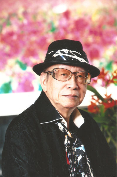 陈正雄的抽象绘画生涯和抽象艺术在台湾的发展几乎是同步的，50 年代，在抽象艺术几乎毫无市场的情况下，他却决定做一个仅靠卖画为生的专业画家的绘画就是一首色彩交响乐，就像画布上的《欢乐颂》。