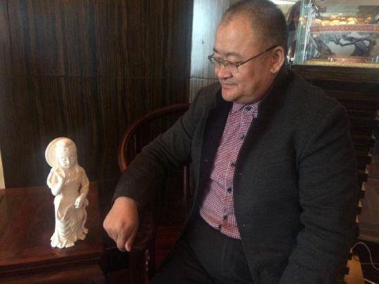 老郭与他造的佛像