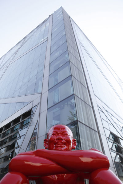 侨福芳草地大厦和陈文令的小红人