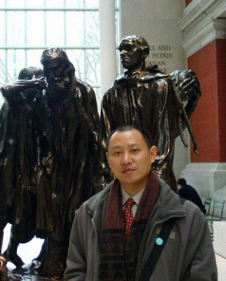作为中华艺术宫副馆长，李磊平时要处理大量琐事，在退回一个人的艺术世界时，他又走到了另一个极致