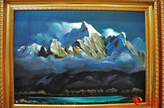 《雪山》。这是库尔巴诺夫根据自己对中国山川的印象画作而成。（摄影 人民网李政杰）