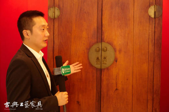 徐东在预展现场接受采访