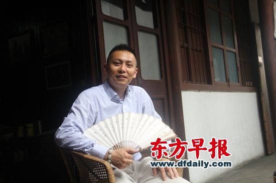 彭历洲 　收藏爱好者。80后海归，收藏有佛教书画一千件，拓片两百片，念珠六百余条。本版图片 王辰